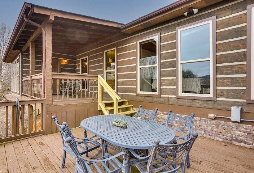 Peaceful Celina Cabin W/ Hot Tub & Lake View!