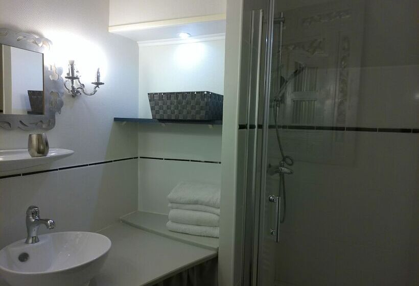 פנסיון A 2 Pas D Azay