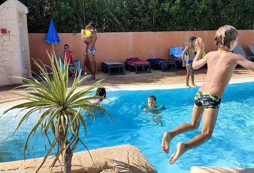 بنسيون Camping Clau Mar Jo