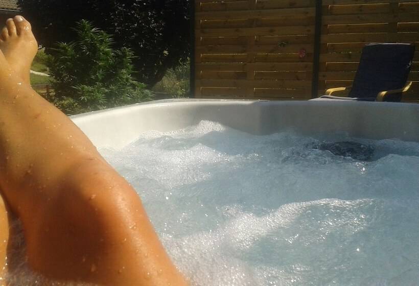 Pension Chambres D Hôtes & Studio L Hosting Noix