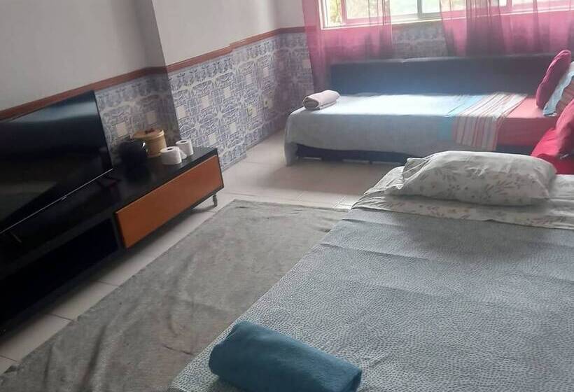 بنسيون Room In Apartment   Superior Room 3 In Sintra Massamá Next To Train Station