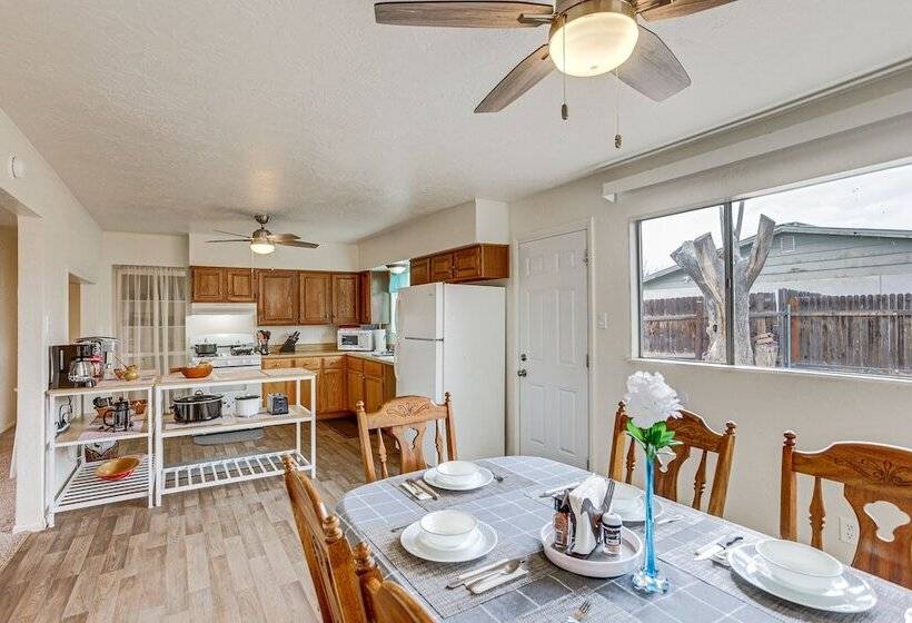 Farmington Family House: 4 Mi To Lake!