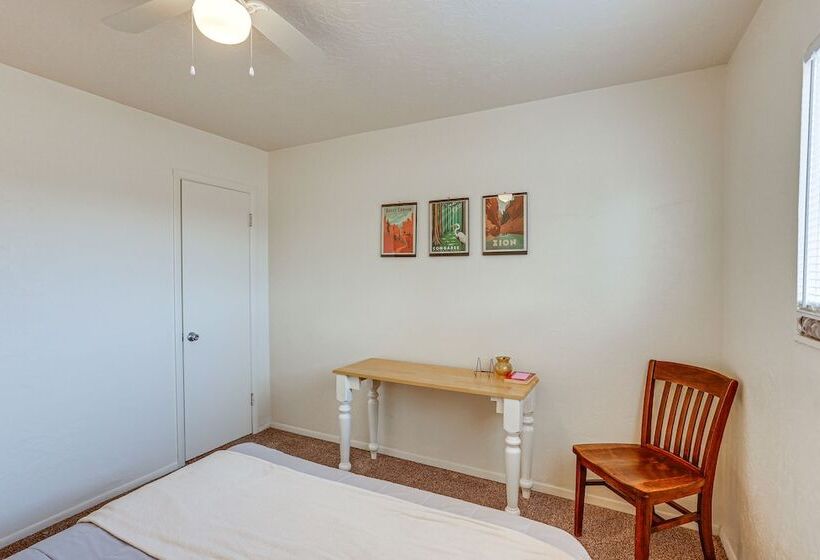 Farmington Family House: 4 Mi To Lake!