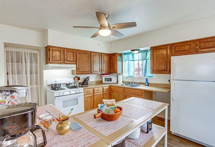 Farmington Family House: 4 Mi To Lake!