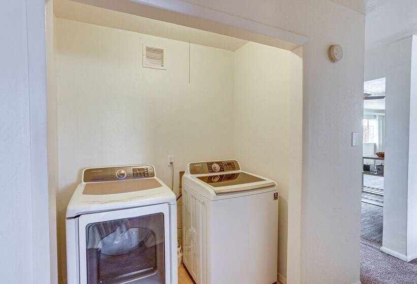 Farmington Family House: 4 Mi To Lake!