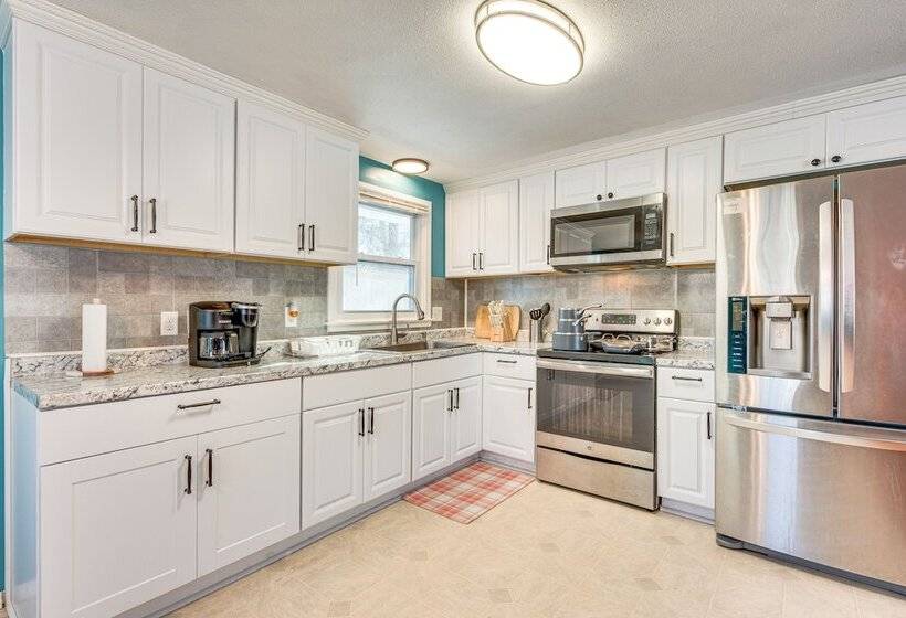 Pet Friendly Merrimack Home W/ Grill: 8 Mi To Mall