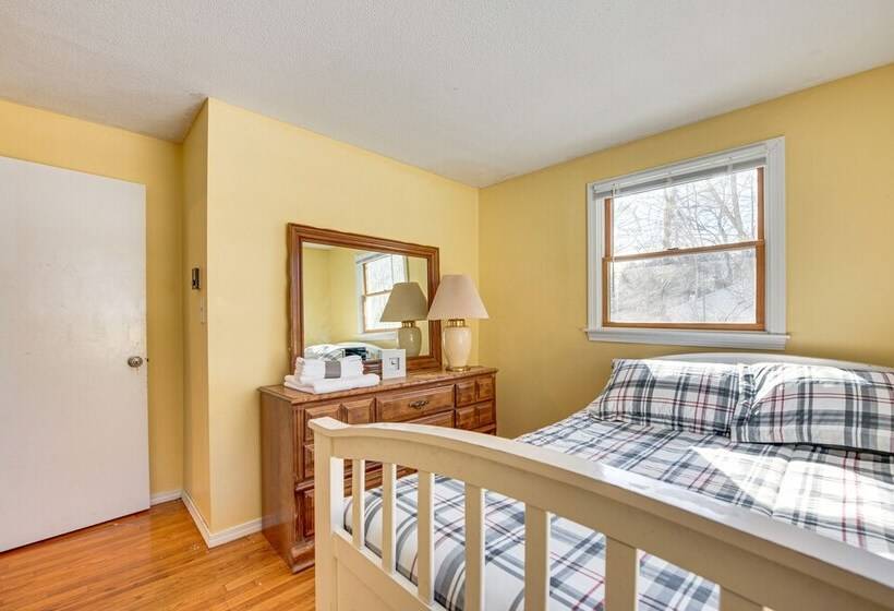 Pet Friendly Merrimack Home W/ Grill: 8 Mi To Mall