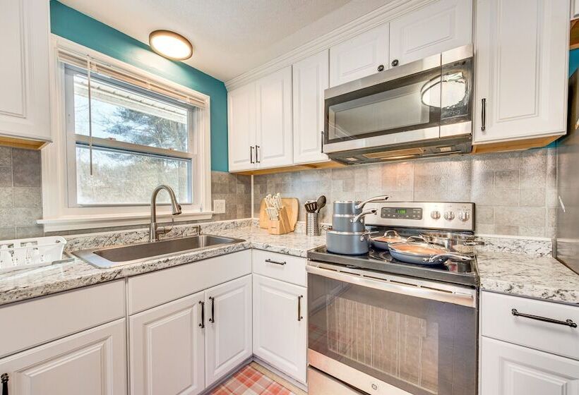 Pet Friendly Merrimack Home W/ Grill: 8 Mi To Mall