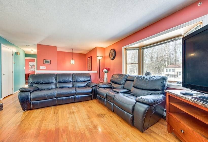 Pet Friendly Merrimack Home W/ Grill: 8 Mi To Mall