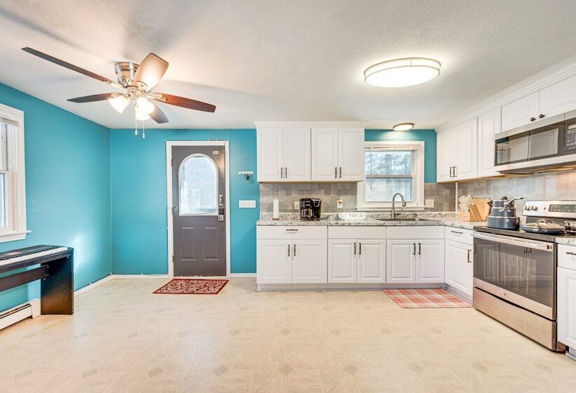 Pet Friendly Merrimack Home W/ Grill: 8 Mi To Mall