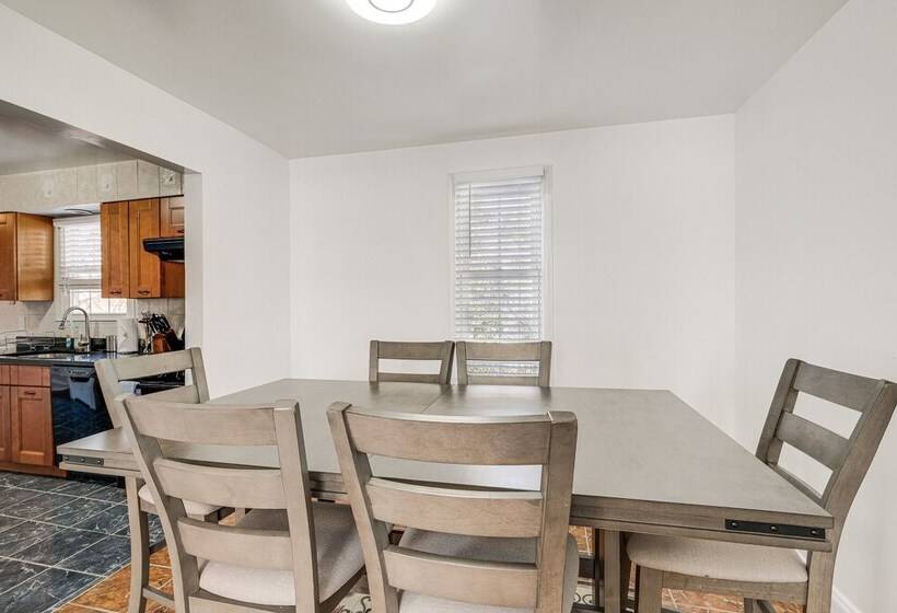 Pet Friendly Silver Spring Home: 2 Mi To Downtown!