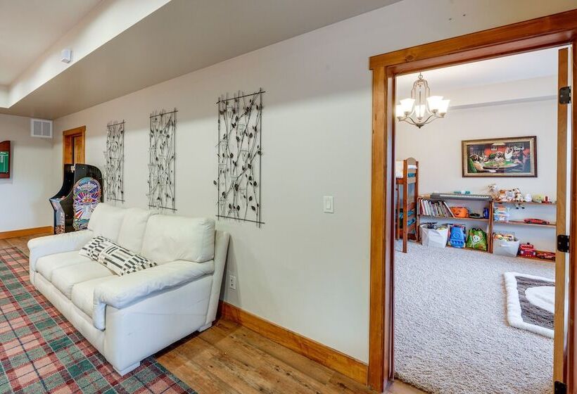 Pine Mountain Club Cabin W/ Private Deck & Views!