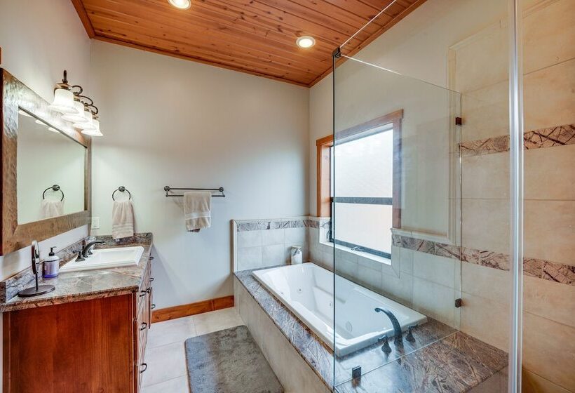 Pine Mountain Club Cabin W/ Private Deck & Views!