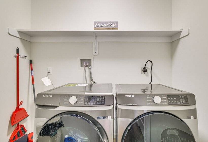 Poconos Retreat W/ Lake Access   5 Mi To Kalahari!