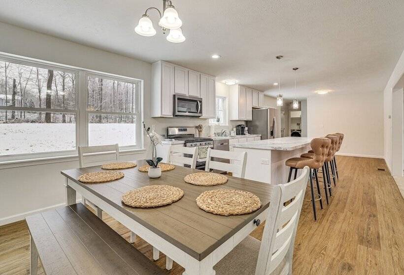 Poconos Retreat W/ Lake Access   5 Mi To Kalahari!