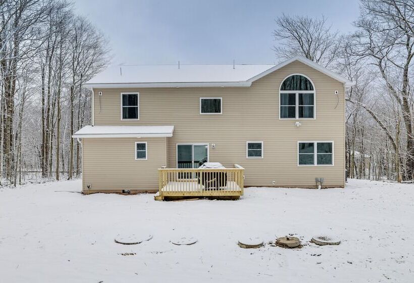 Poconos Retreat W/ Lake Access   5 Mi To Kalahari!