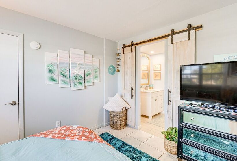 Port Charlotte Paradise W/ Private Outdoor Oasis!