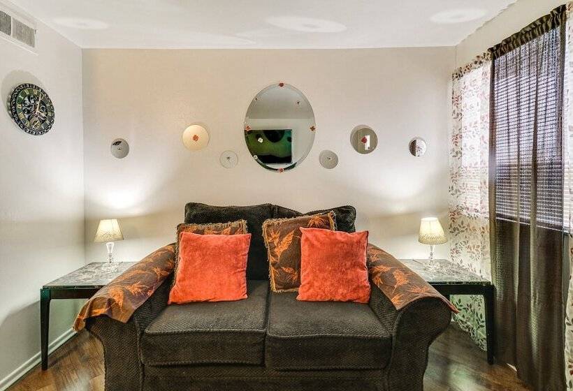 Quaint St Louis Home ~ 6 Mi To Downtown!