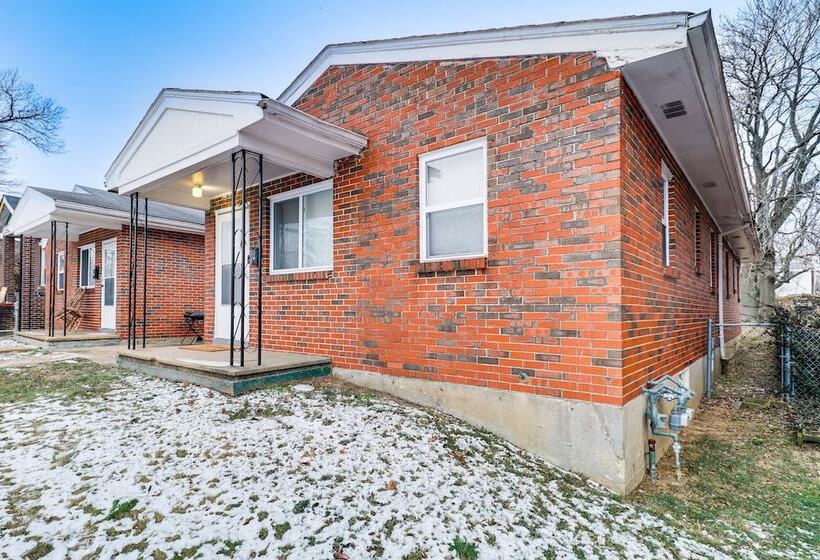 Quaint St Louis Home ~ 6 Mi To Downtown!