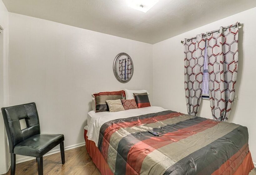 Quaint St Louis Home ~ 6 Mi To Downtown!