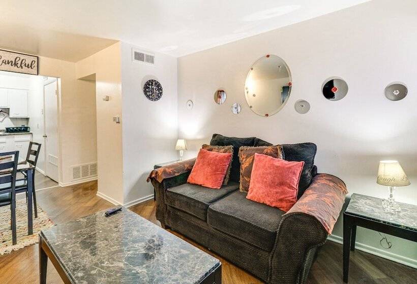 Quaint St Louis Home ~ 6 Mi To Downtown!