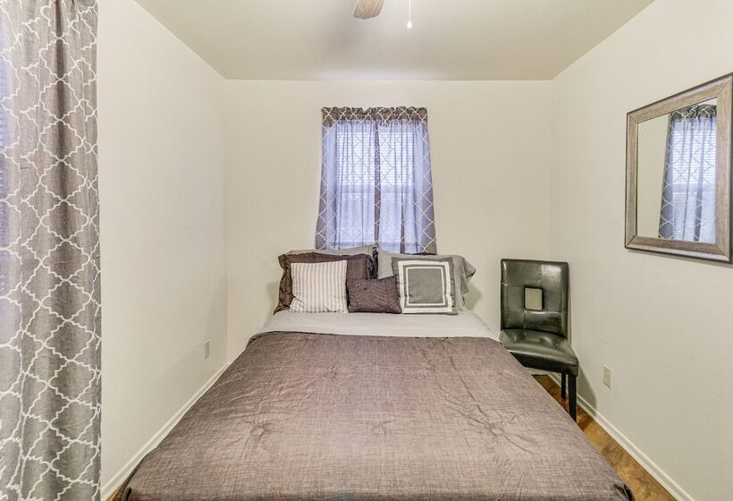 Quaint St Louis Home ~ 6 Mi To Downtown!