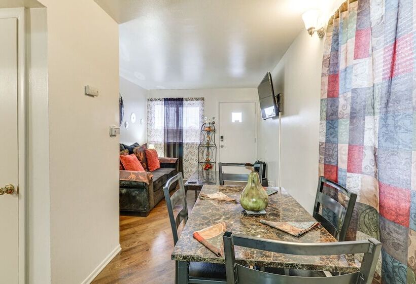 Quaint St Louis Home ~ 6 Mi To Downtown!