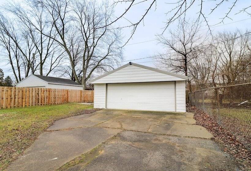 Quaint Toledo Home ~ 6 Mi To Downtown!