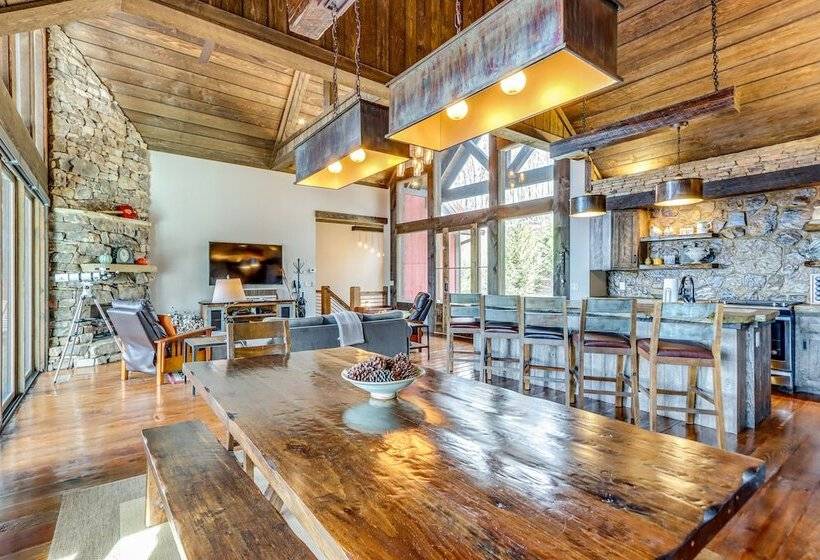 Quiet Blue Ridge Cabin W/ Hot Tub, Mountain Views!