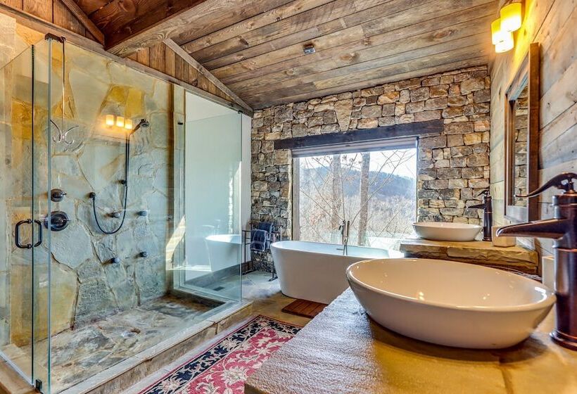 Quiet Blue Ridge Cabin W/ Hot Tub, Mountain Views!