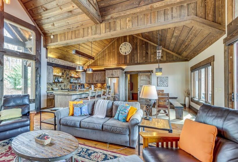 Quiet Blue Ridge Cabin W/ Hot Tub, Mountain Views!