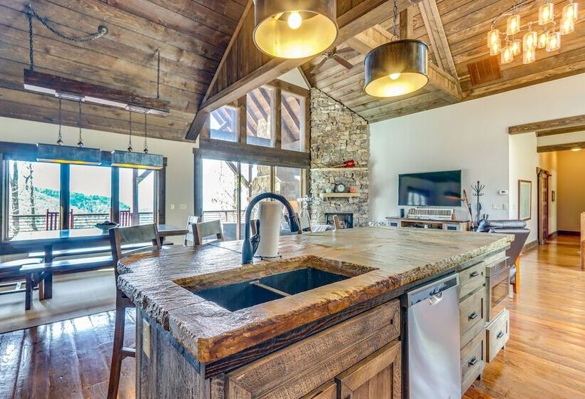 Quiet Blue Ridge Cabin W/ Hot Tub, Mountain Views!