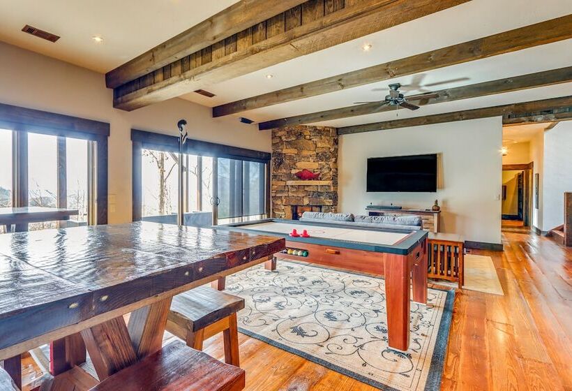 Quiet Blue Ridge Cabin W/ Hot Tub, Mountain Views!