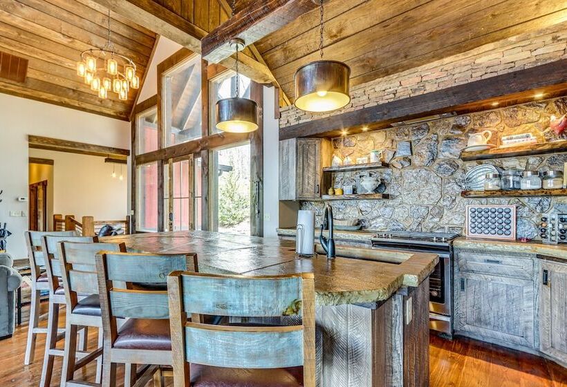 Quiet Blue Ridge Cabin W/ Hot Tub, Mountain Views!