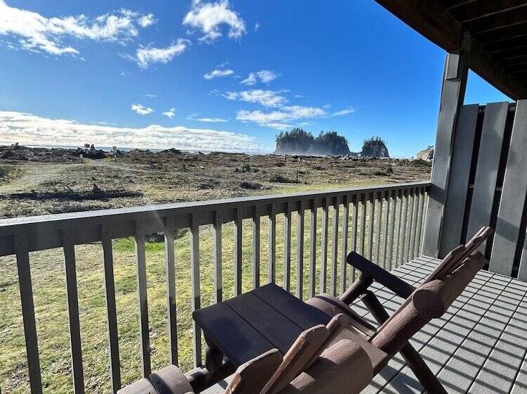 Quileute Oceanside Resort
