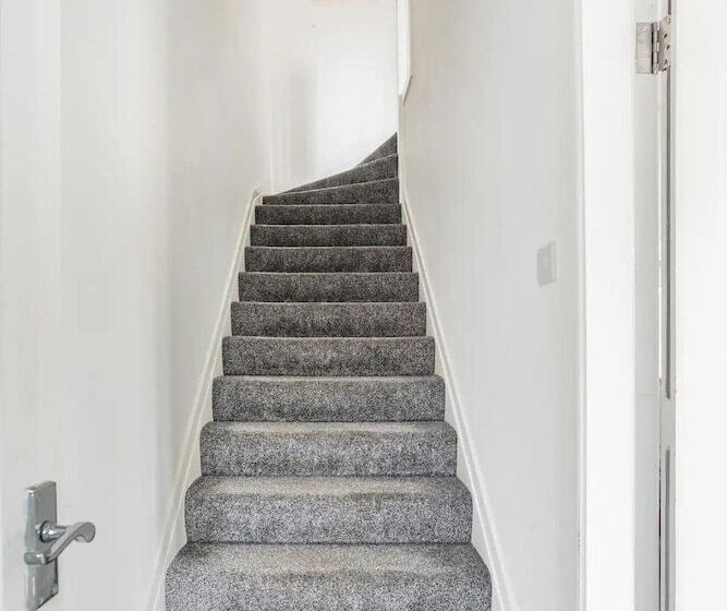 Резиденция Captivating 2 Bed House In Hamilton With Jacuzzi