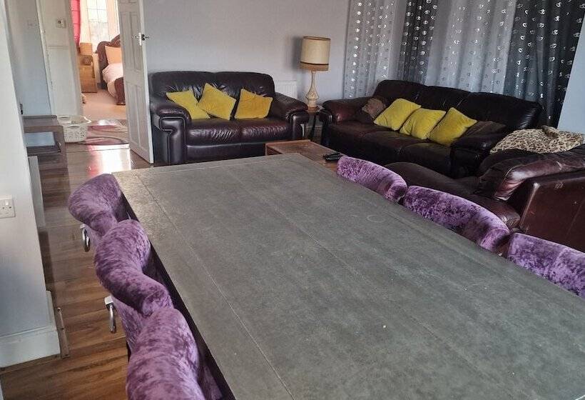 Резиденция Family Home Three Bed House Near The Beach