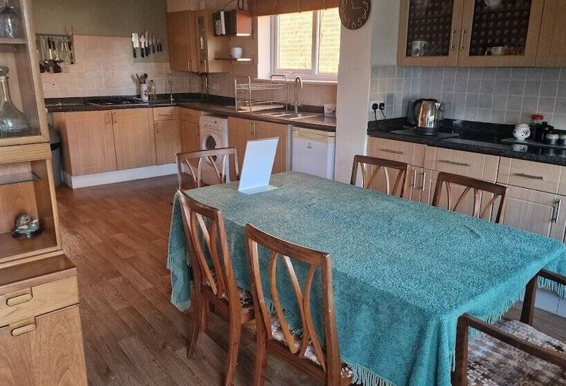 Резиденция Family Home Three Bed House Near The Beach