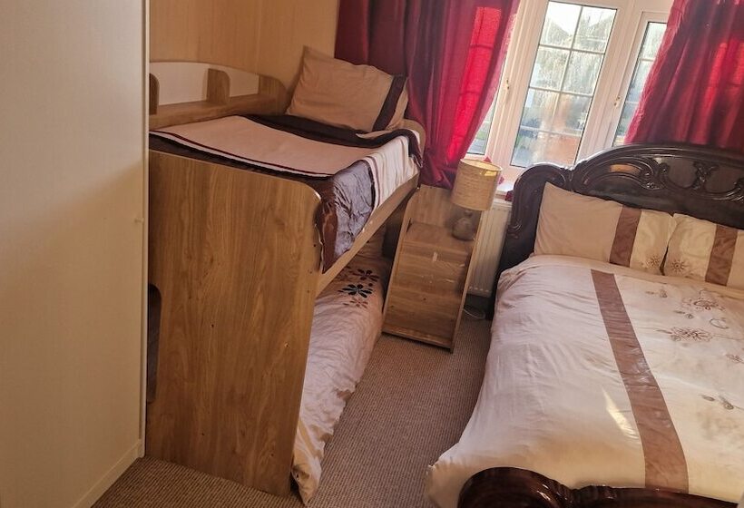 Резиденция Family Home Three Bed House Near The Beach