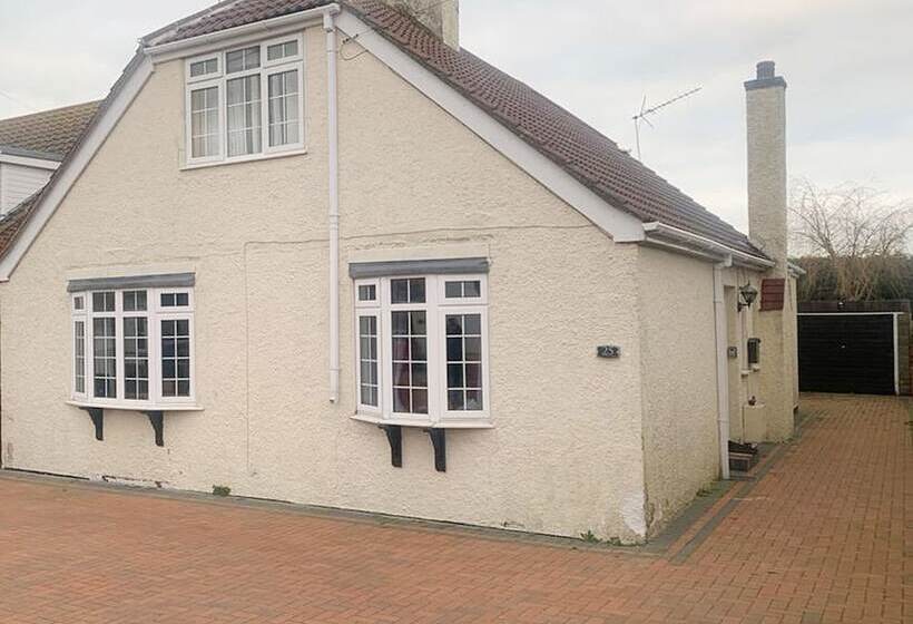 Резиденция Family Home Three Bed House Near The Beach