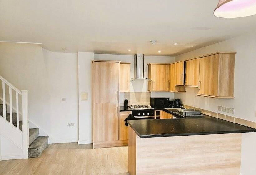 レジデンス Impeccable 2 Bed House In Basildon