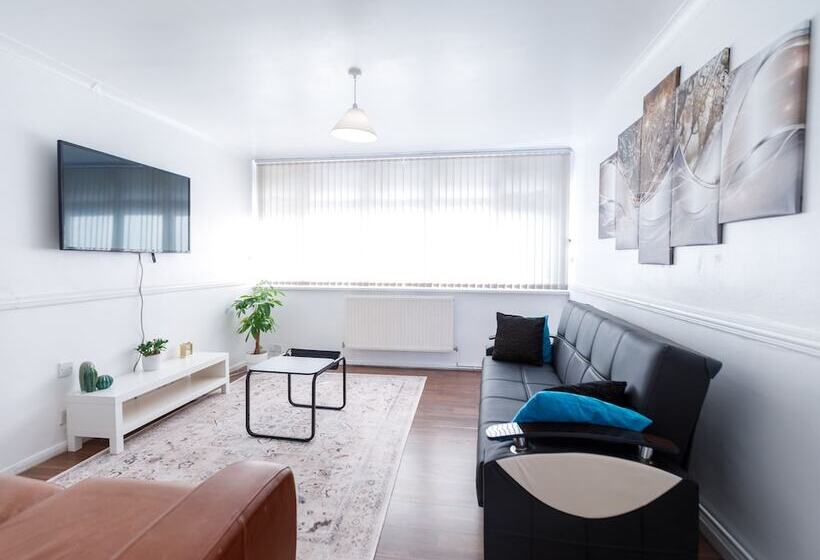 住所 Inviting 3 Bed House In London, Stay Up To 6