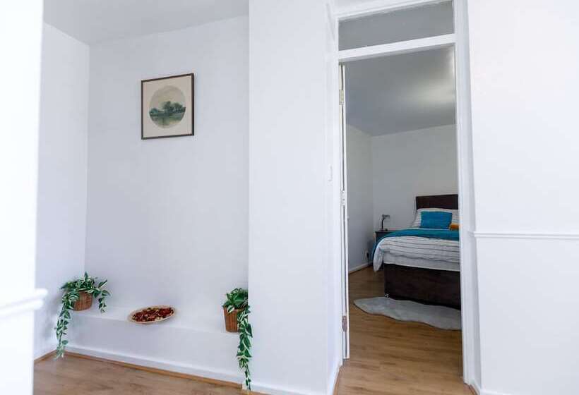 住所 Inviting 3 Bed House In London, Stay Up To 6