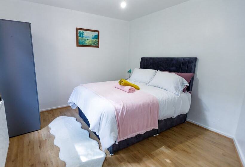 住所 Inviting 3 Bed House In London, Stay Up To 6