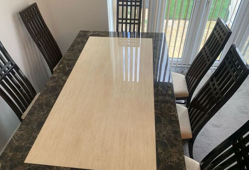 إقامة Pristine 3 Bed House In Grays