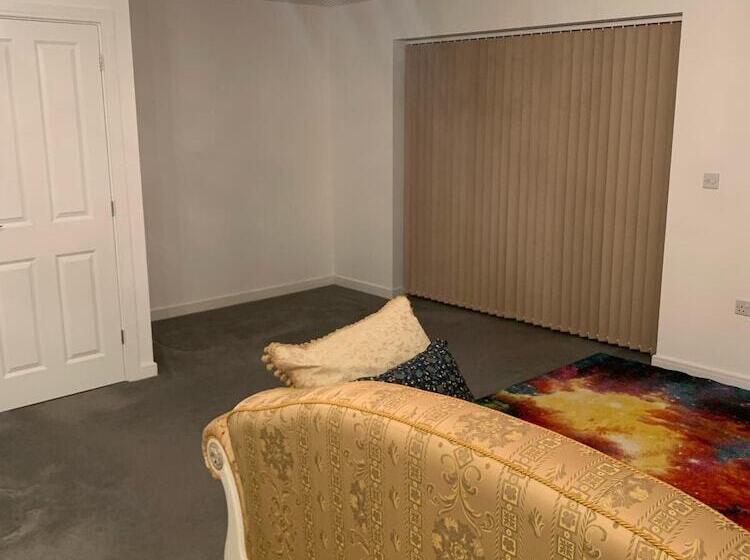 إقامة Pristine 3 Bed House In Grays