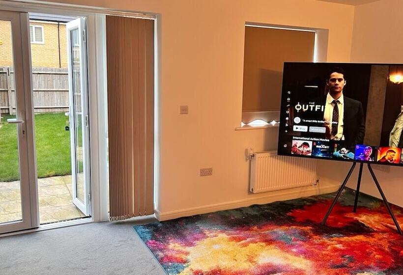 إقامة Pristine 3 Bed House In Grays