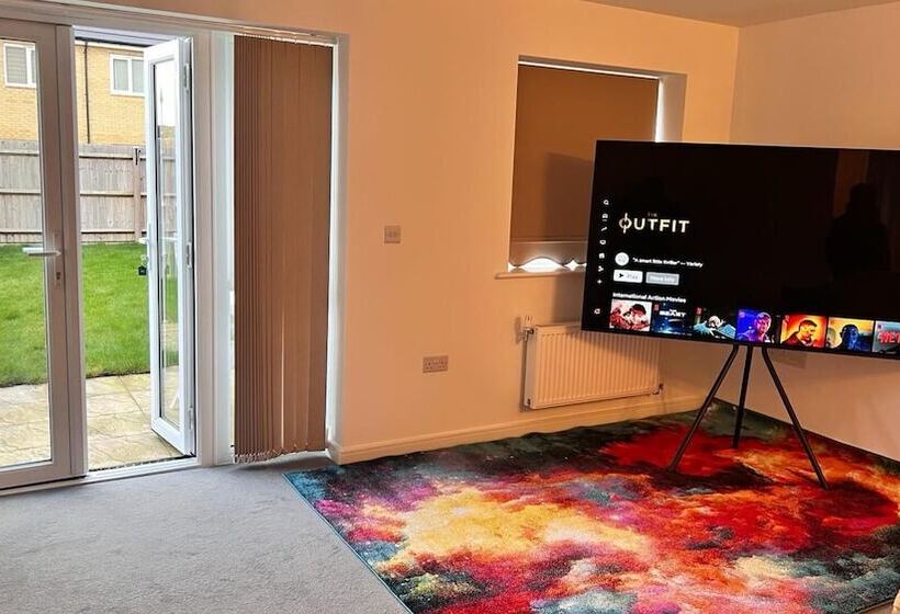 إقامة Pristine 3 Bed House In Grays