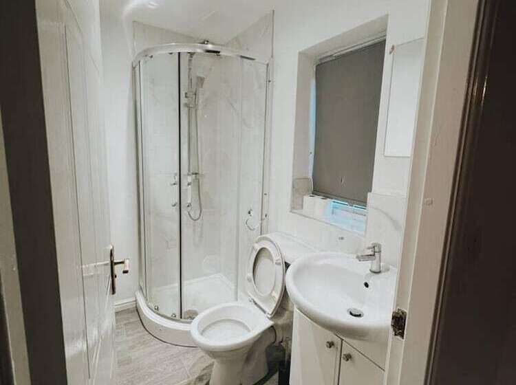 إقامة Stunning 3 Bed House In Oldbury