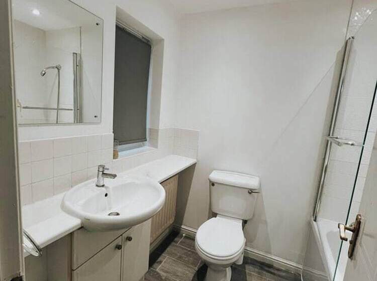 إقامة Stunning 3 Bed House In Oldbury